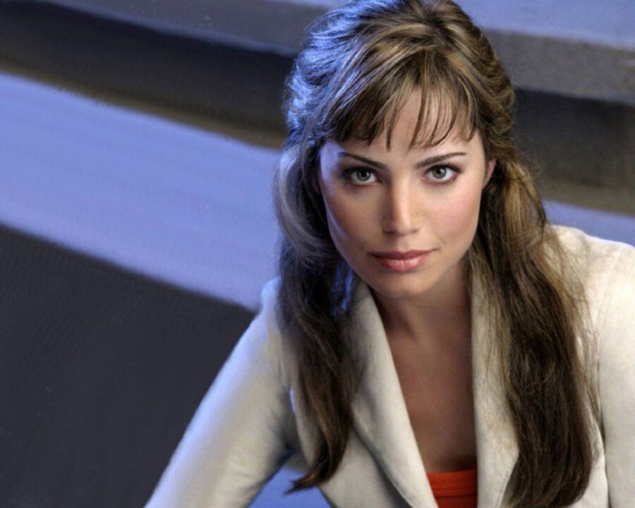 Free porn pics of Erica Durance, from Smallville to Saving Hope 8 of 230 pics