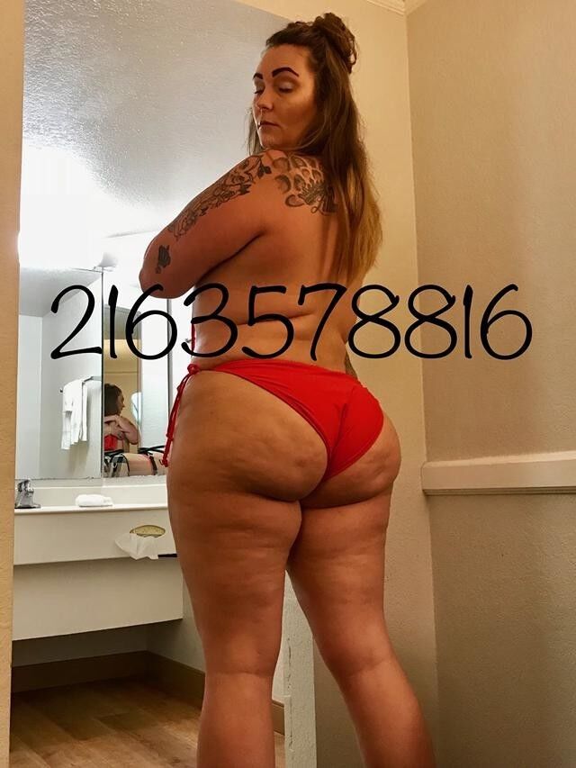 Free porn pics of SUPER HOT Fat Ass Amazon BBW with LEGS and THIGHS 2 of 20 pics