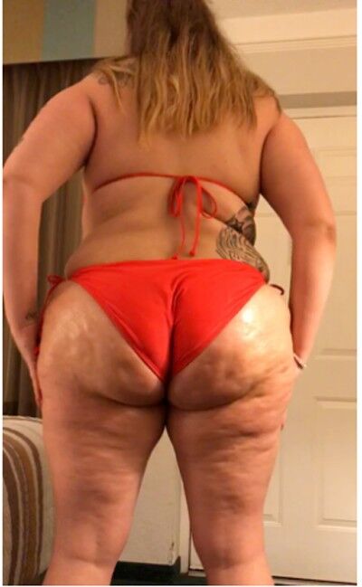 Free porn pics of SUPER HOT Fat Ass Amazon BBW with LEGS and THIGHS 1 of 20 pics