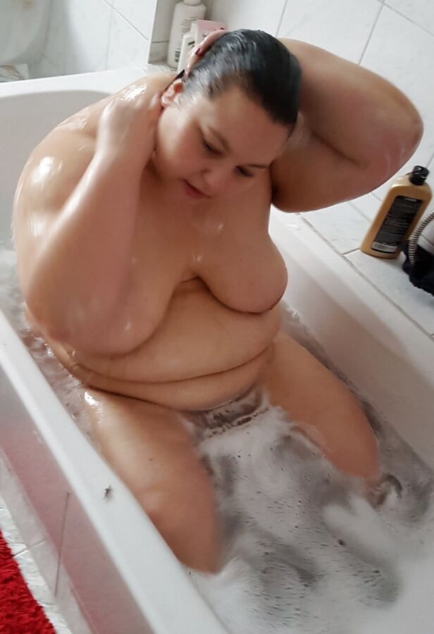 Free porn pics of Amateur Fat Pig Melanie Shower Shots 14 of 16 pics