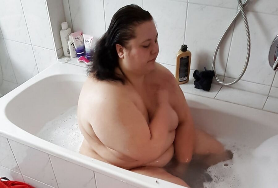 Free porn pics of Amateur Fat Pig Melanie Shower Shots 1 of 16 pics