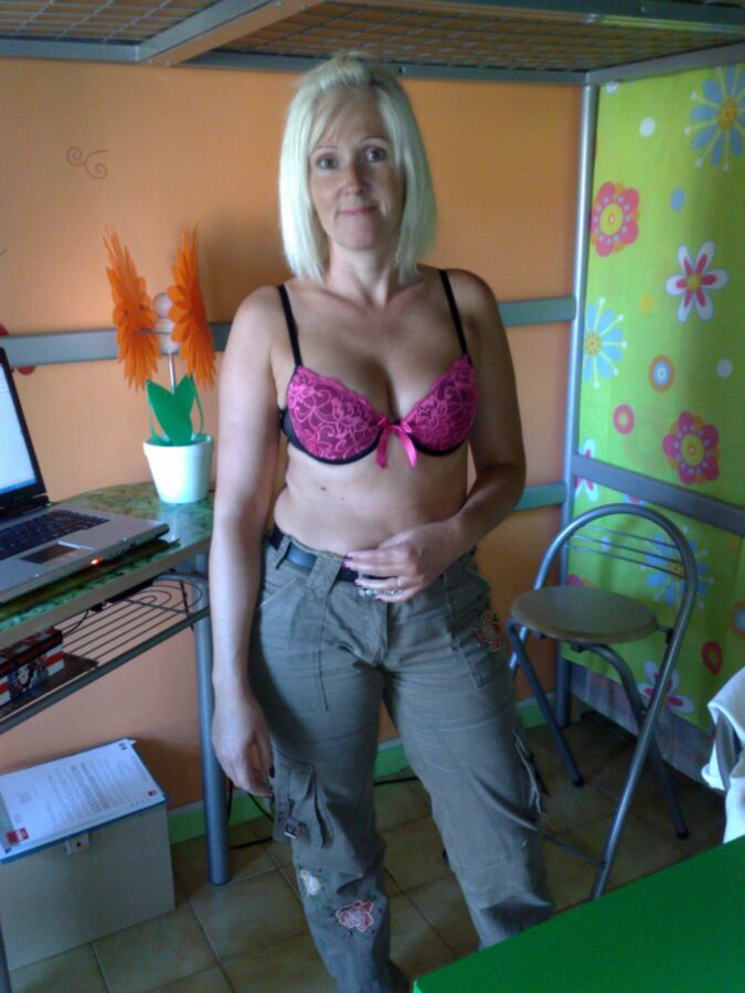 amateur mature wife posing