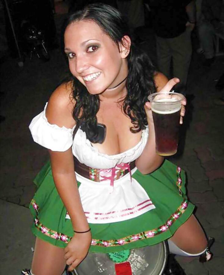 Free porn pics of Fesche Madln im Dirndl zum Sechsundfünfzigst`n 7 of 100 pics