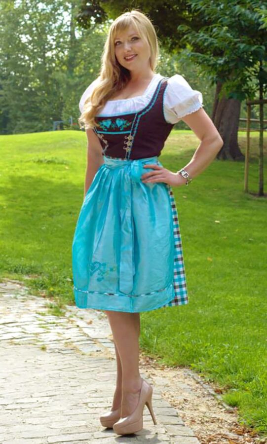 Free porn pics of Fesche Madln im Dirndl zum Siebenundfünfzigst`n 24 of 100 pics