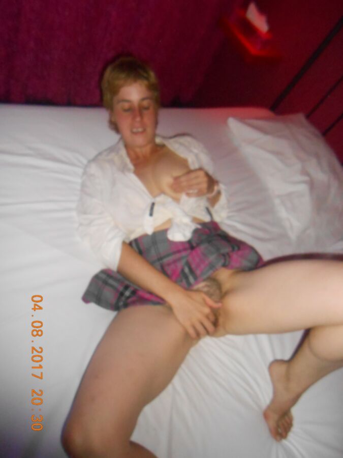 Free porn pics of me sara pozing in hotelroom 14 of 33 pics