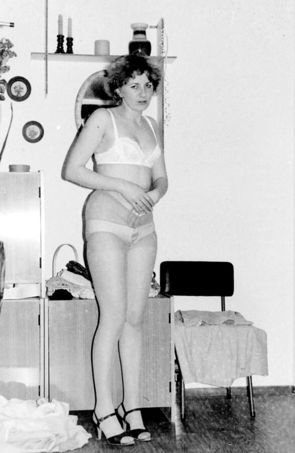 Free porn pics of Vintage amateur stripping for fun 13 of 30 pics