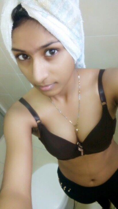 Free porn pics of Indian tamil desi teen nude selfie 3 of 6 pics