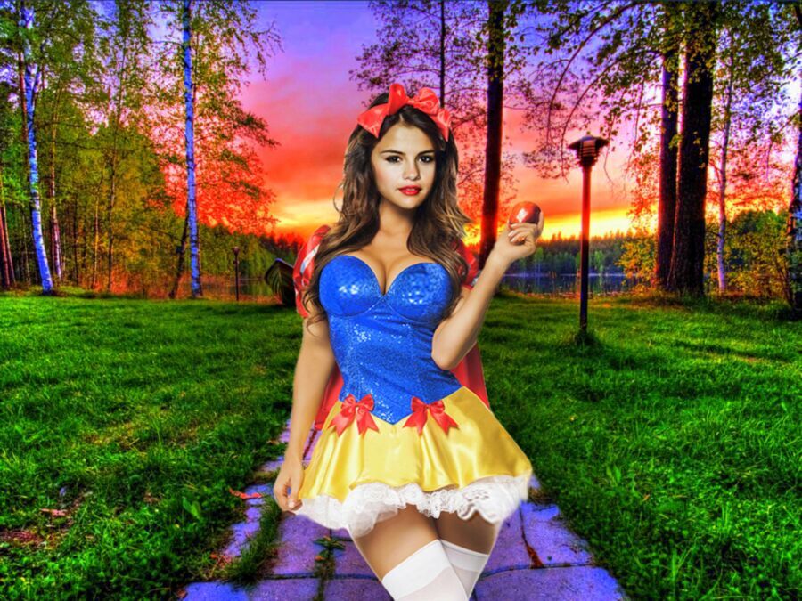 Free porn pics of Snow White celebrity Fakes 2 of 16 pics