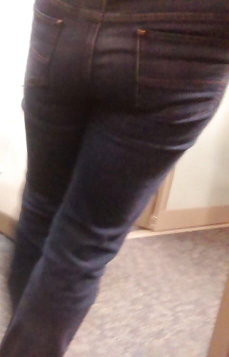 Ebony ass in jeans