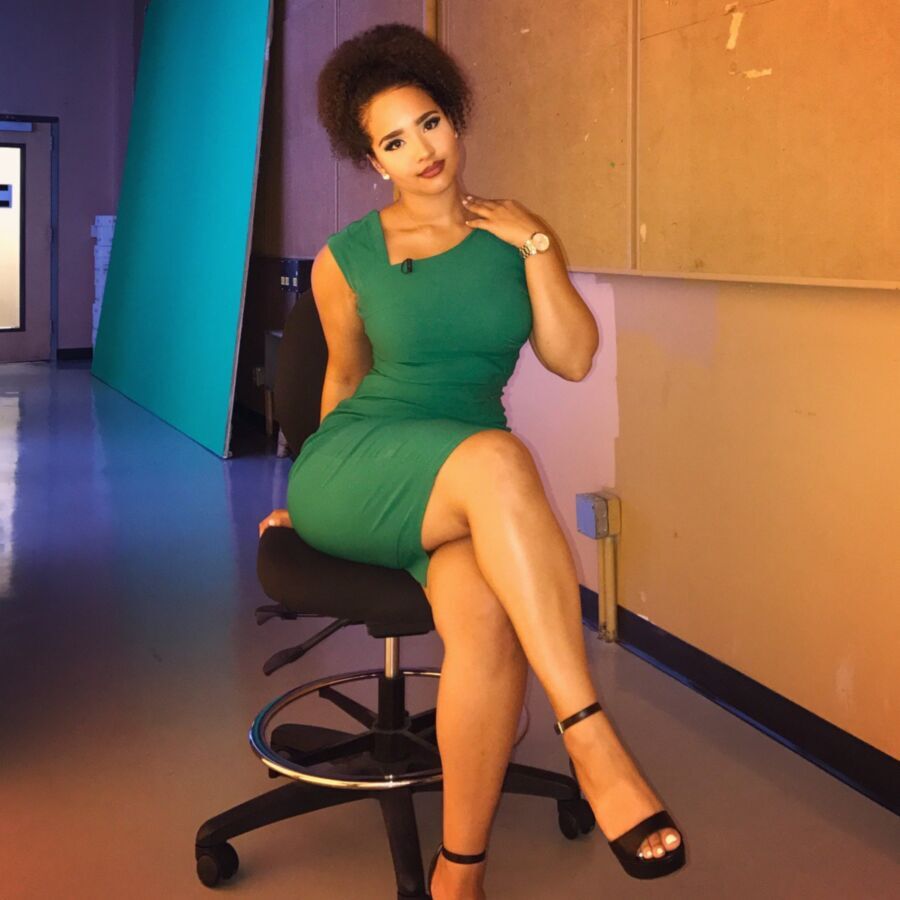 Free porn pics of MY favorite news anchor 15 of 33 pics