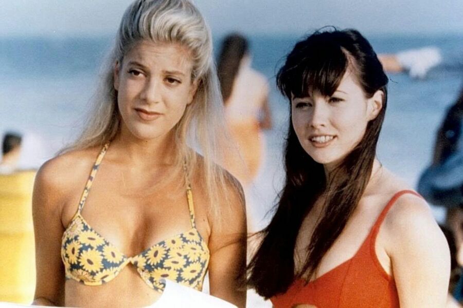 Free porn pics of young Shannen Doherty pretty face 2 of 18 pics