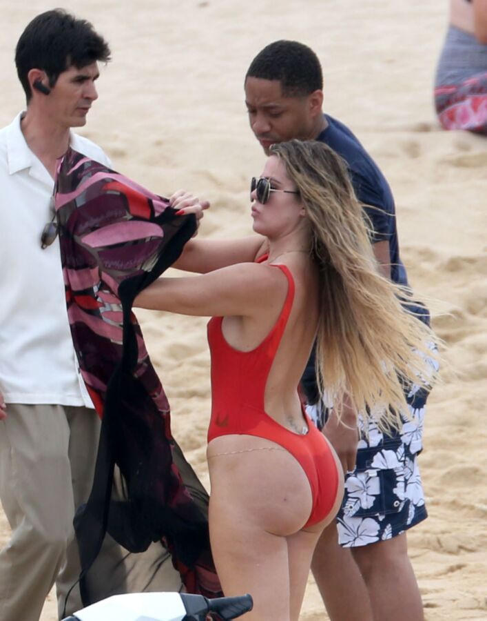 Free porn pics of Khloe Kardashian Ass on the beach 8 of 10 pics