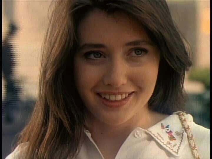 Free porn pics of young Shannen Doherty pretty face 4 of 18 pics