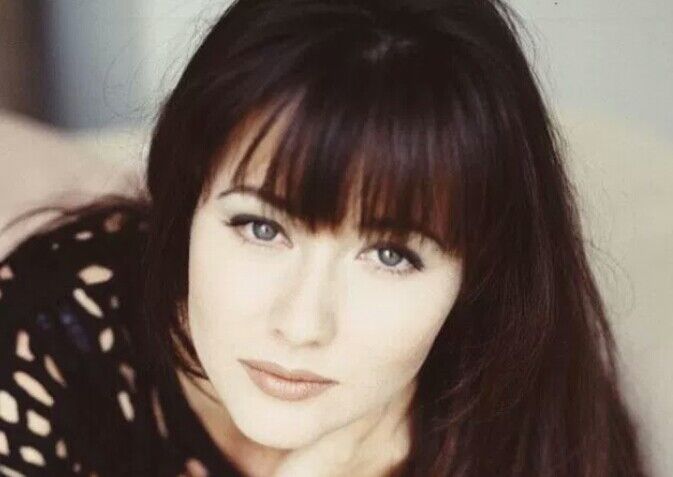 Free porn pics of young Shannen Doherty pretty face 11 of 18 pics