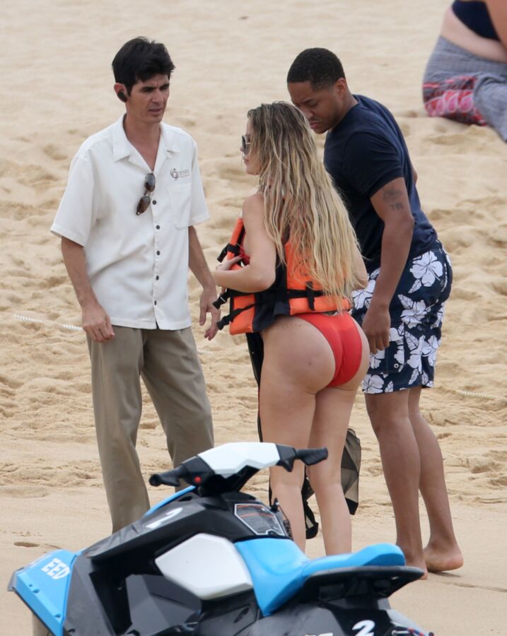 Free porn pics of Khloe Kardashian Ass on the beach 2 of 10 pics