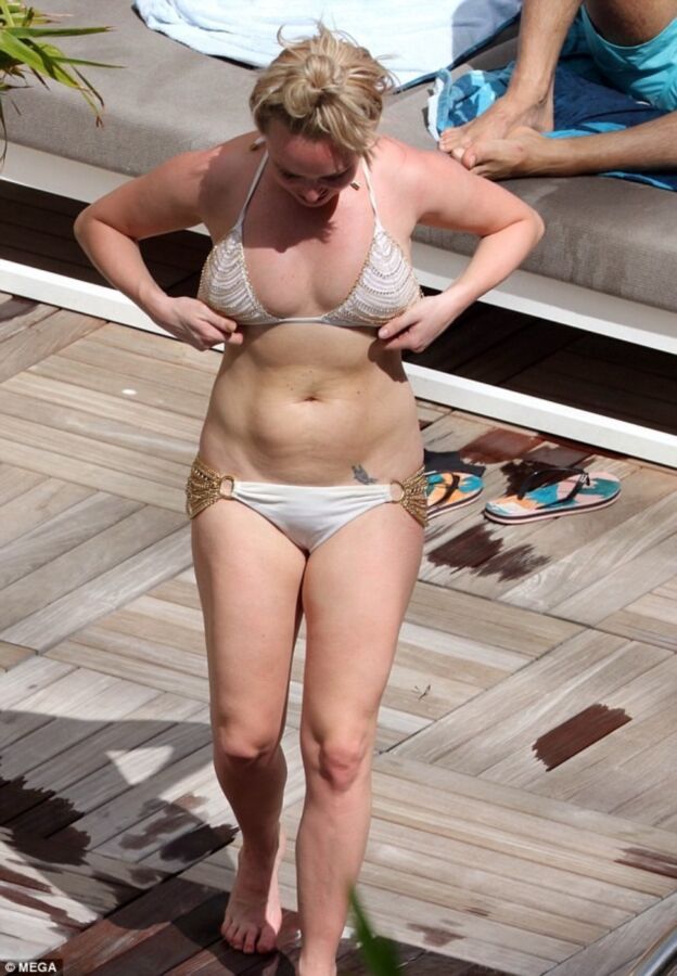 Free porn pics of Jorgie Porter. Bikini in Hawaii. 1 of 4 pics