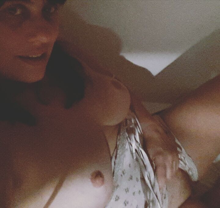 Free porn pics of Brazilian Mom selfies 8 of 10 pics