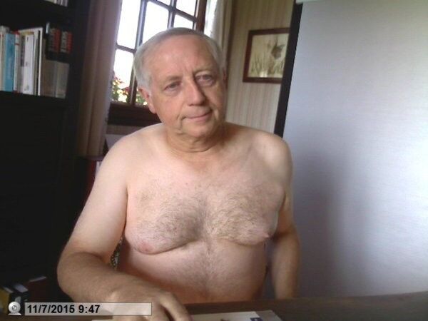 Free porn pics of nude mature male at home 2 of 10 pics
