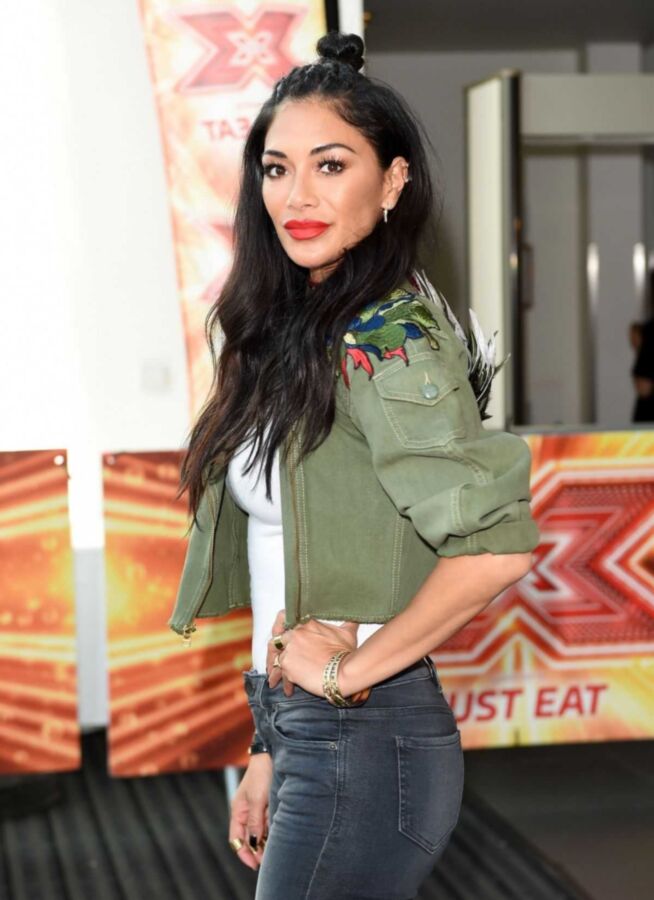Free porn pics of Nicole Scherzinger showing booty in jeans 7 of 7 pics