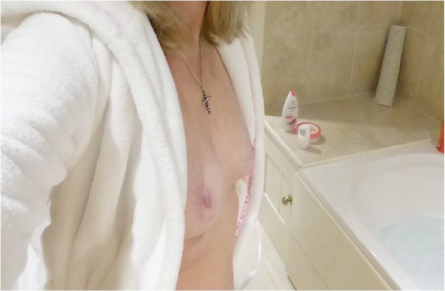 Free porn pics of BATHROOM Dressing Gown /Bath Selfie peeks of my MILF. 5 of 10 pics