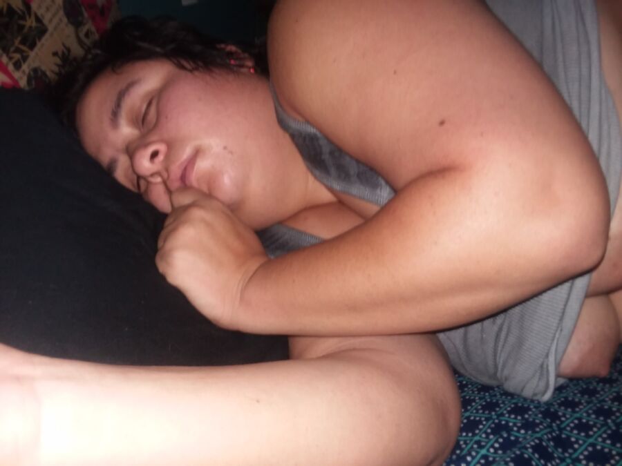 Free porn pics of chubby melissa pretends to sleep 10 of 35 pics