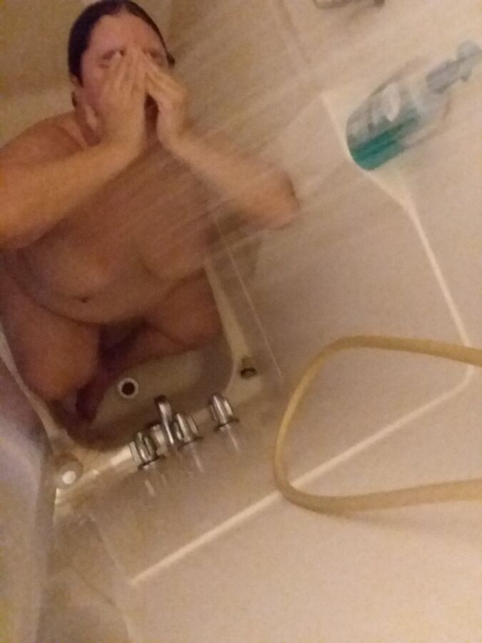 Free porn pics of chubby melissa in the shower 8 of 37 pics