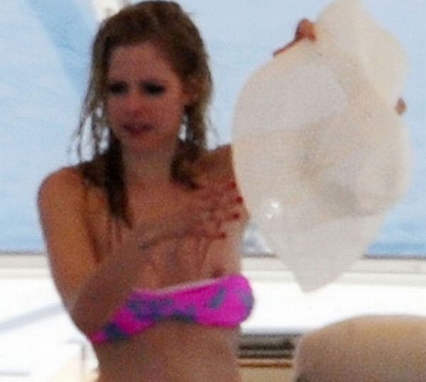 Free porn pics of Avril Lavigne? Avril Lavigne! 12 of 202 pics
