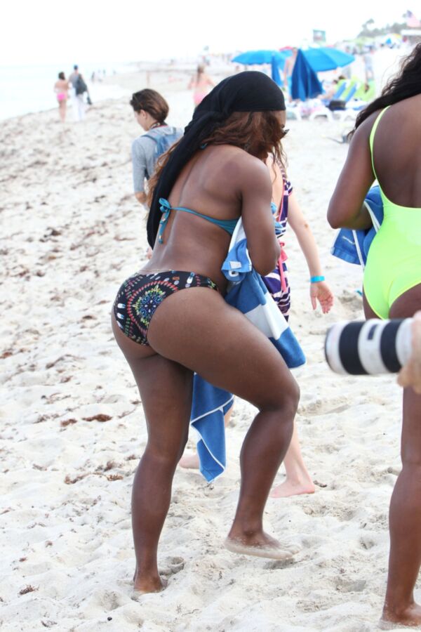 Free porn pics of Serena Williams in bikini 1 of 13 pics