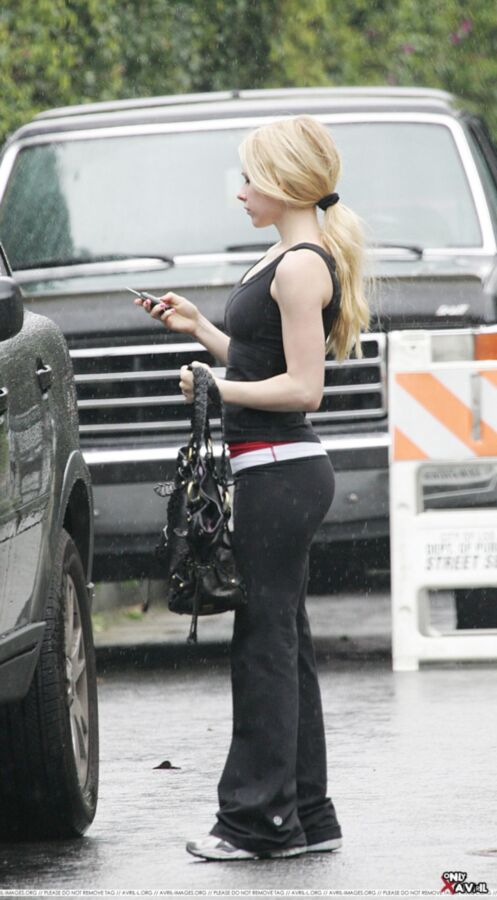 Free porn pics of Avril Lavigne? Avril Lavigne! 13 of 202 pics