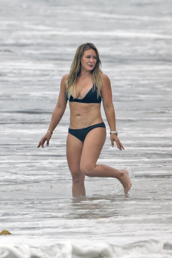 Free porn pics of Hilary sexy Duff 6 of 7 pics