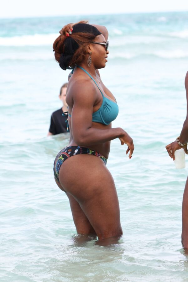 Free porn pics of Serena Williams in bikini 5 of 13 pics