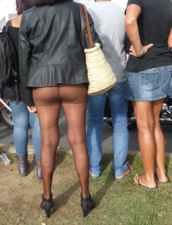 Free porn pics of Pantyhose in public 9 of 17 pics