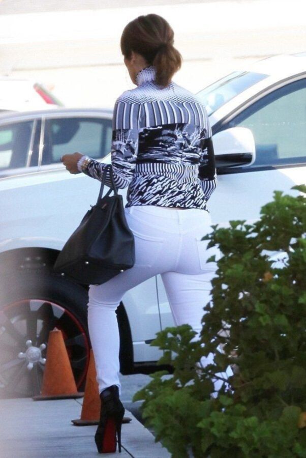 Free porn pics of Jennifer Lopez white jeans 7 of 9 pics