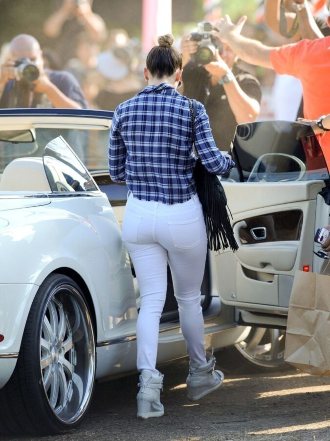 Free porn pics of Jennifer Lopez white jeans 1 of 9 pics