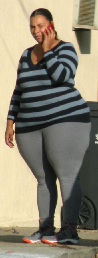 Free porn pics of Jesus, the huge bbw hips ass & thighs on this hot black street g 5 of 15 pics
