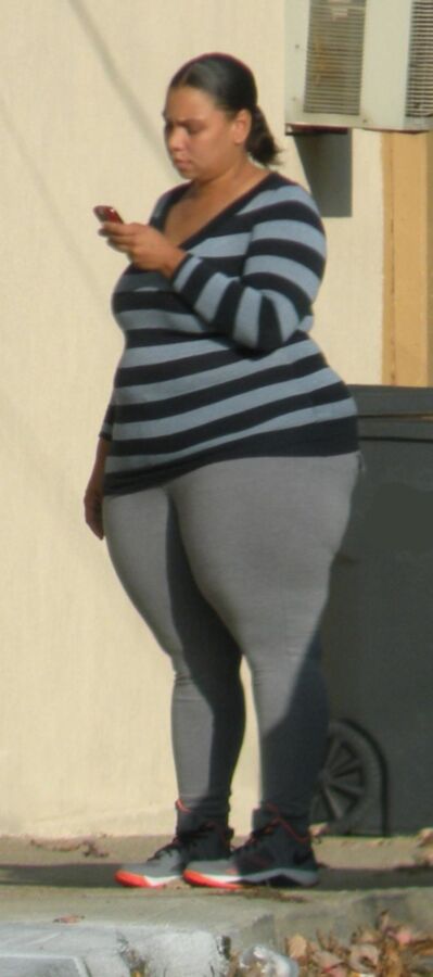 Free porn pics of Jesus, the huge bbw hips ass & thighs on this hot black street g 4 of 15 pics