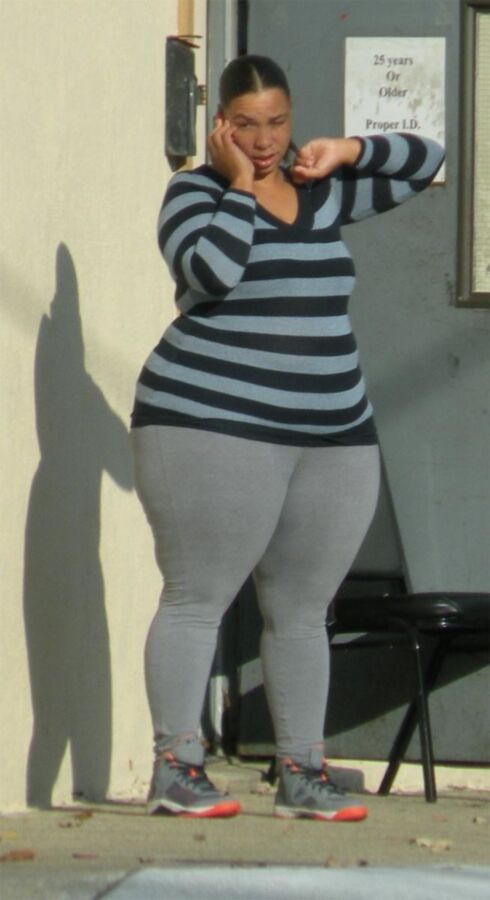 Free porn pics of Jesus, the huge bbw hips ass & thighs on this hot black street g 15 of 15 pics