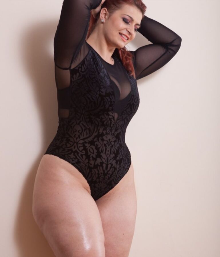 Free porn pics of BBW Model Iona has thick thighs and a huge ass 19 of 35 pics