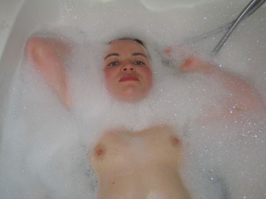 Free porn pics of Hairy wife in the bath 1 of 40 pics
