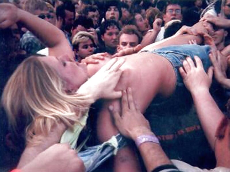 Порно Grope Boobs In Public Порно Grope Boobs In Public