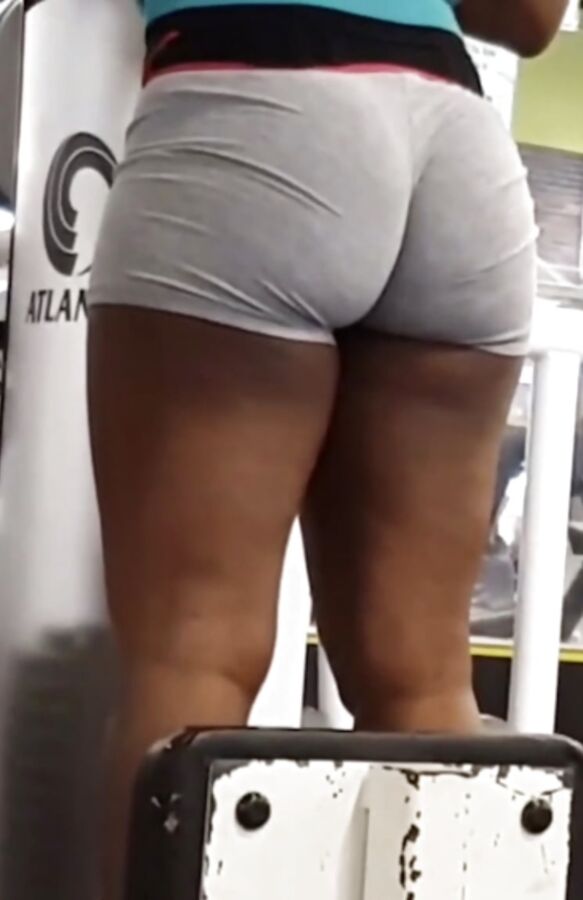Ebony Candid Booty In Gym - Nuded Photo.