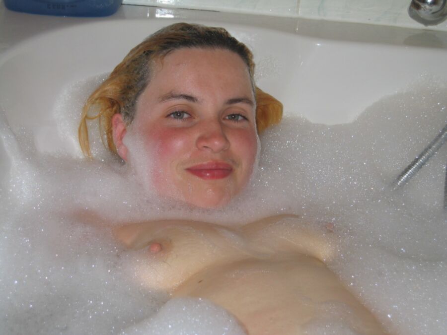 Free porn pics of Hairy wife in the bath 2 of 40 pics