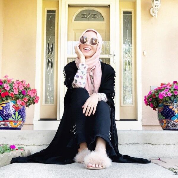 Free porn pics of Elegant hijab fashion model & foot queen 6 of 22 pics