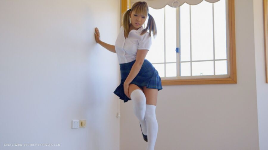 Free porn pics of schoolgirl bound 21 of 28 pics