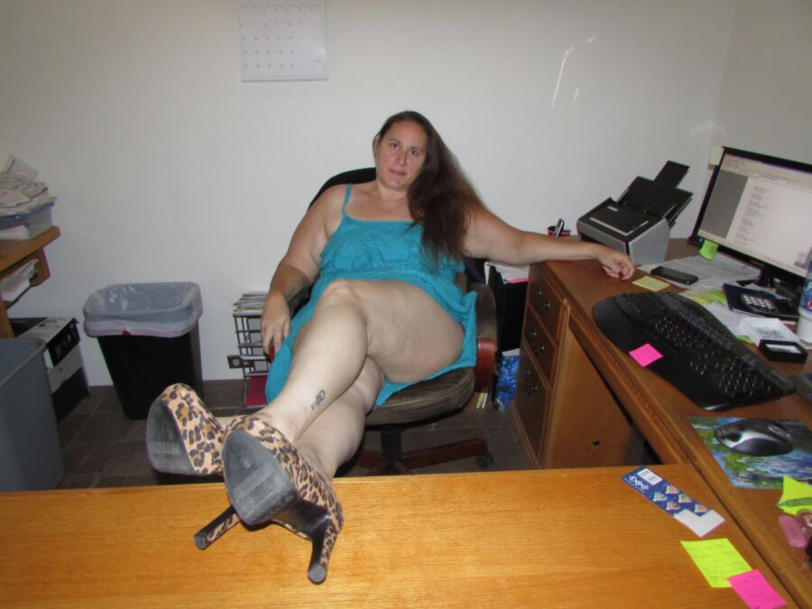 Free porn pics of office whore sandy 5 of 25 pics