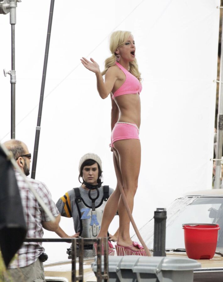 Free porn pics of CUTE Anna Faris and her amazing FEET 10 of 58 pics