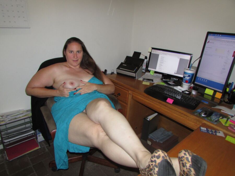 Free porn pics of office whore sandy 6 of 25 pics