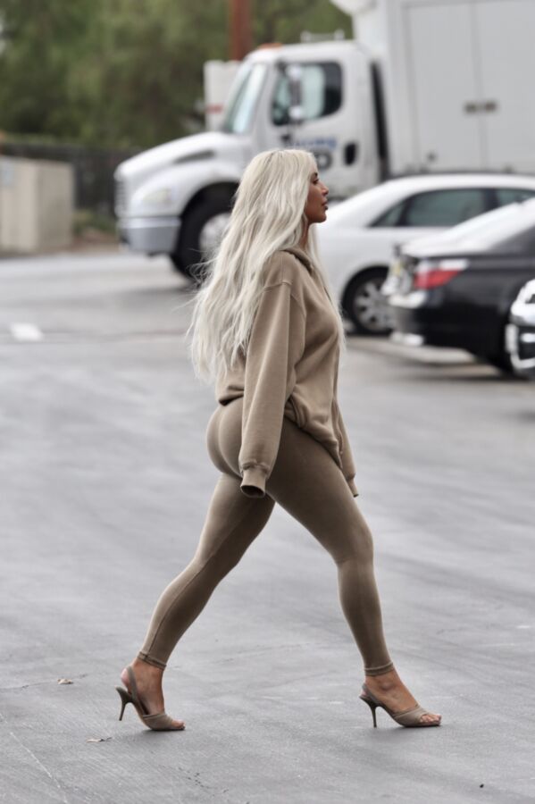 Free porn pics of Kim Kardashian Blonde 1 of 13 pics