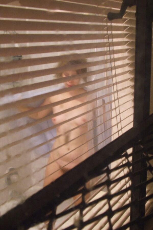 Free porn pics of Peeping in the window 10 of 21 pics
