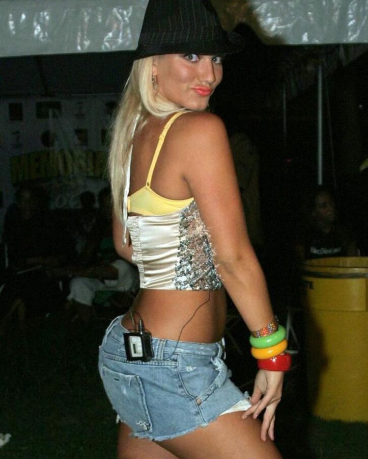Free porn pics of Brooke Hogan Booty Expansions 4 of 41 pics